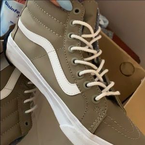 New women’s size 7.5 vans